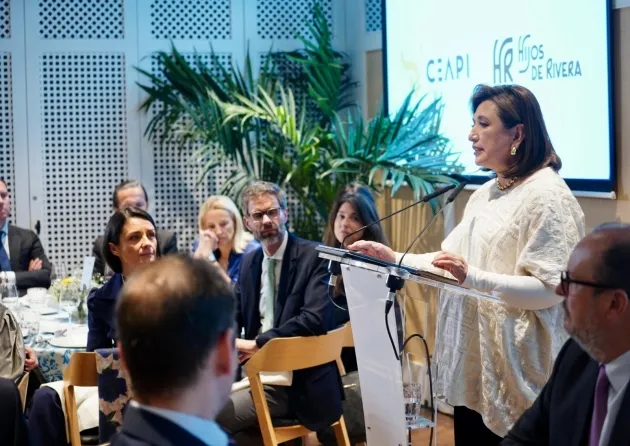 En Encuentro con Empresarios, Confía Xóchitl Gálvez en reconstruir lazos con España