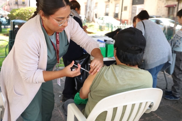 Habrá centros de vacunación en 39 municipios de Michoacán: SSM 