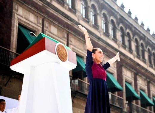 Ante 600 mil personas en el Zócalo, la Presidenta sostiene: México avanza con dignidad, justicia, unidad y con la fuerza invencible del pueblo